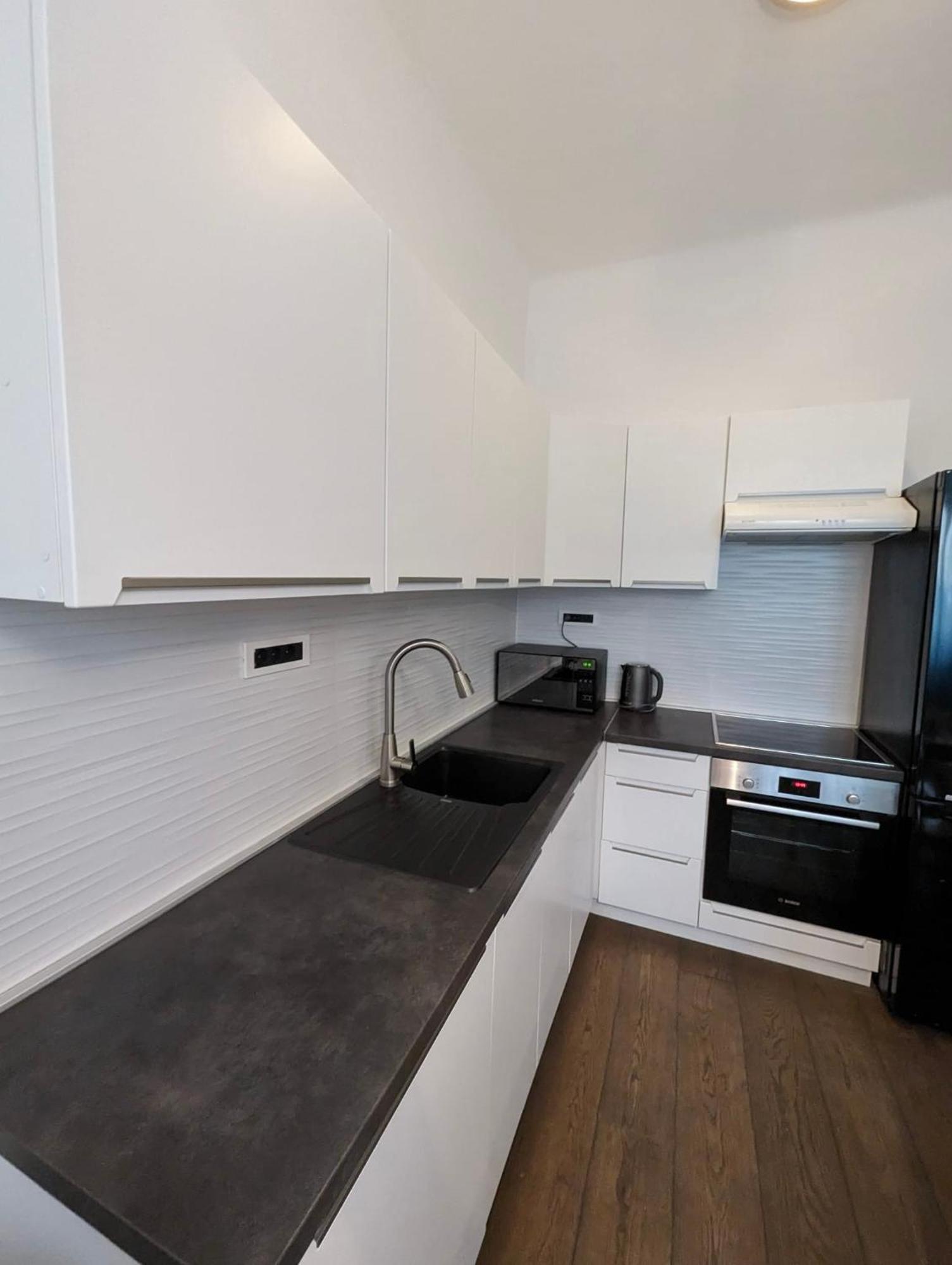 Fantabulous Downtown Abode W King Bed, 65" Tv, Washer And Tumble Dryer Zagreb Exteriör bild