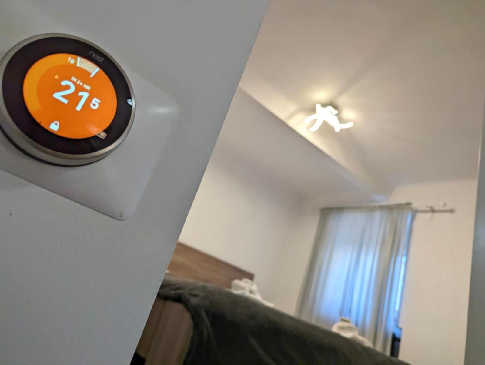 Fantabulous Downtown Abode W King Bed, 65" Tv, Washer And Tumble Dryer Zagreb Exteriör bild